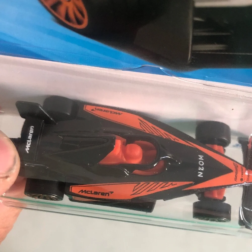 Mattel Hot Wheels NEOM McLaren Formula E Gen3 - Black and Orange